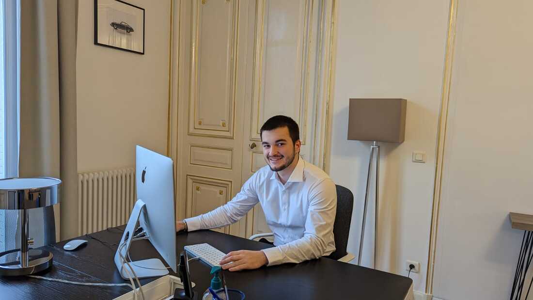 a recruiter in the domestic staff agency in Paris